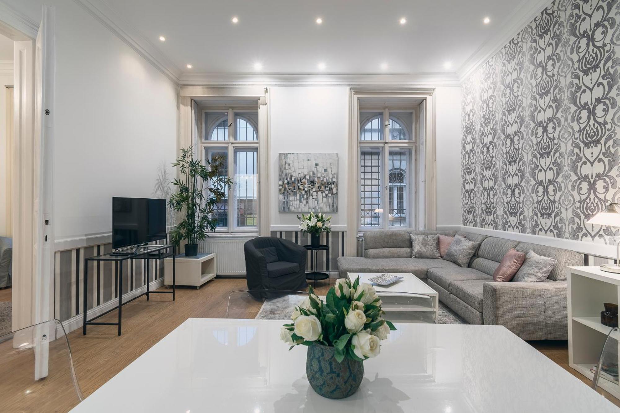 Apartman Ruin Bar 2 Bedroom 1.5 Bath Apt. Sleeps 6 *
