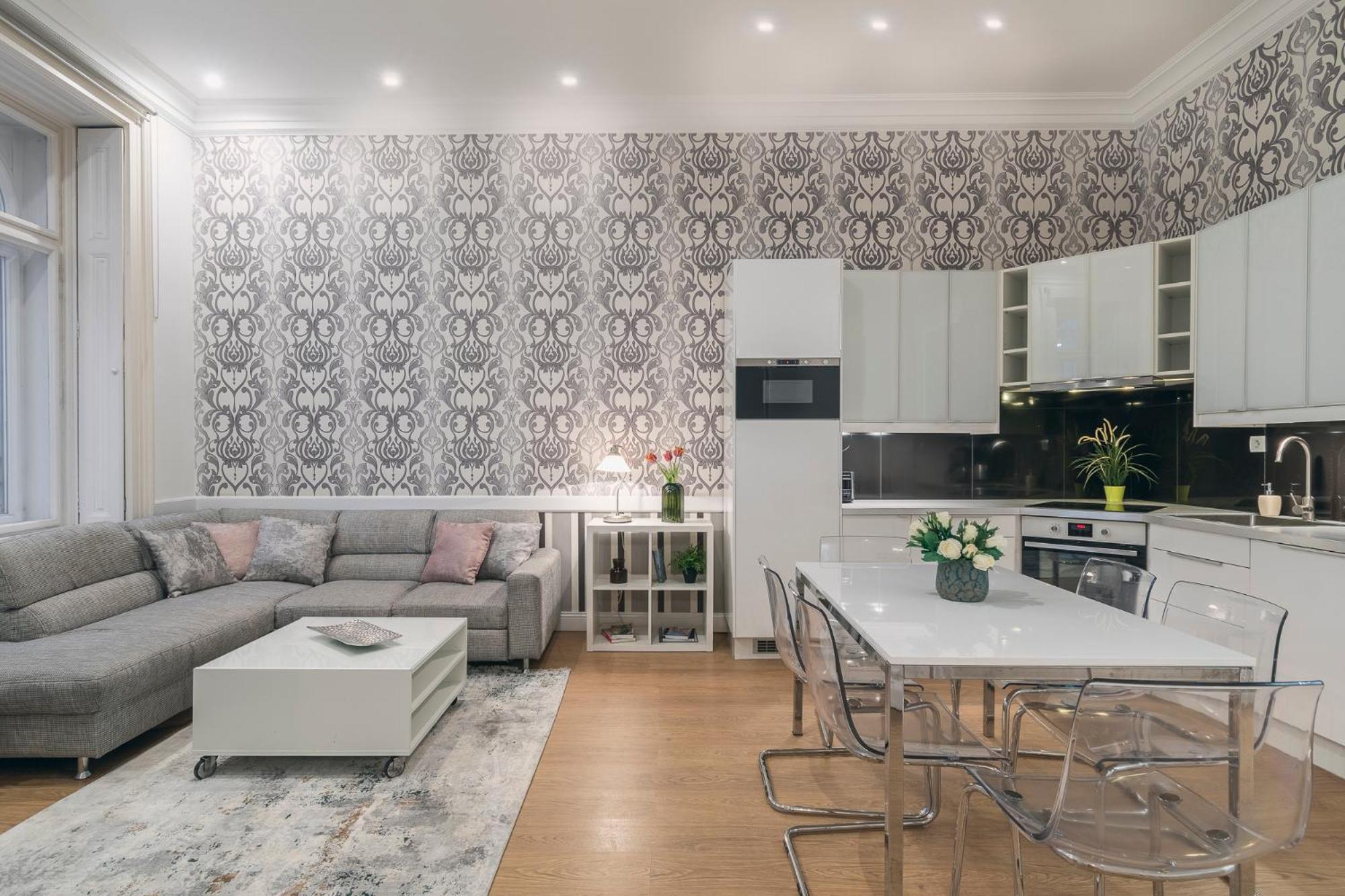 Ruin Bar 2 Bedroom 1.5 Bath Apt. Sleeps 6 Apartman Budapest