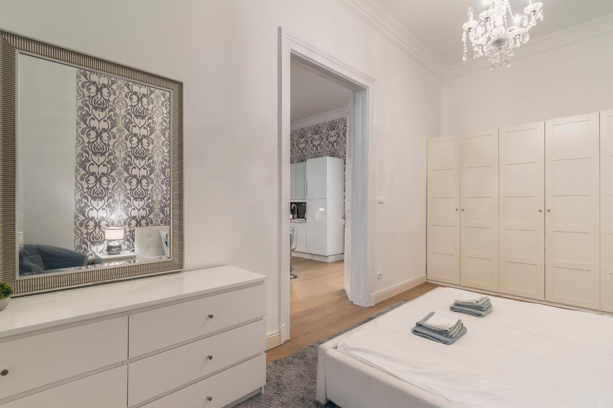 Ruin Bar 2 Bedroom 1.5 Bath Apt. Sleeps 6 Apartman Budapest